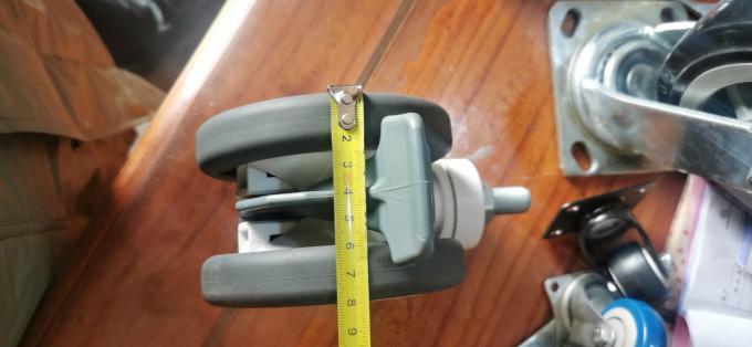 Νοσοκομείο διπλοί τροχίσκοι άσπρο ιατρικό Adjustmentl υπόλοιπου κόσμου πέντε ιντσών 1