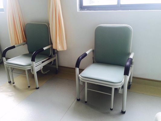 Πολλών χρήσεων διπλώνοντας κρεβάτι εδρών νοσοκομείων 250KG 3cm συνοδευτικό