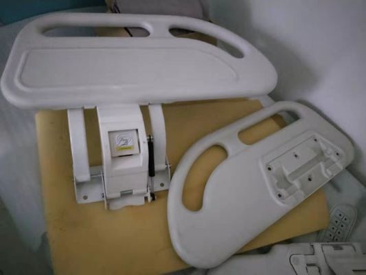 Ιατρικά εξαρτήματα Bedrails προϊόντων για Medicall πλευρικά κιγκλιδώματα χρώματος PP κρεβατιών τα άσπρα για τα μέρη νοσοκομειακού κρεβατιού