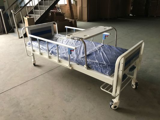 Ιατρικό χειρωνακτικό νοσοκομειακό κρεβάτι δύο λειτουργιών με δύο στροφάλους και πέρα από τον πίνακα κρεβατιών