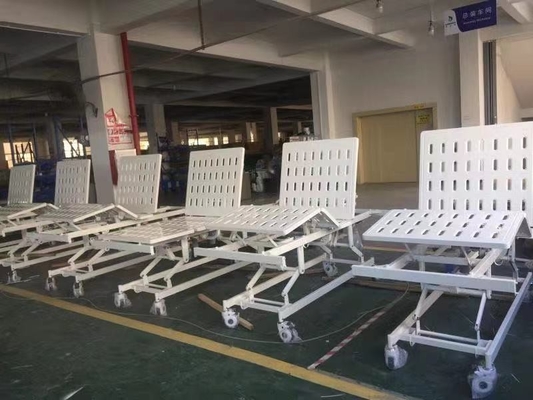 Πλαστικό χειρωνακτικό νοσοκομειακό κρεβάτι ψεκασμού χάλυβα με δύο στροφάλους για το άσπρο νοσοκομείο